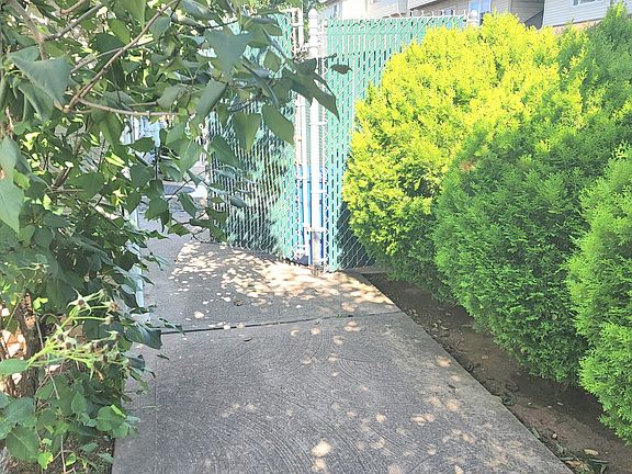 3rd image of 429 Elverton Ave #2