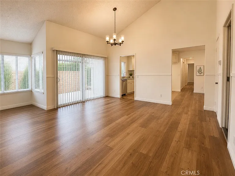 118 Corta Cresta Dr — Photo 4