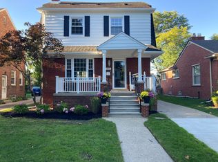 1837 Brys Same Grosse, Pointe Woods, MI 48236