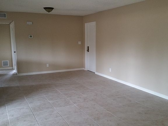 Family room tile  and  color