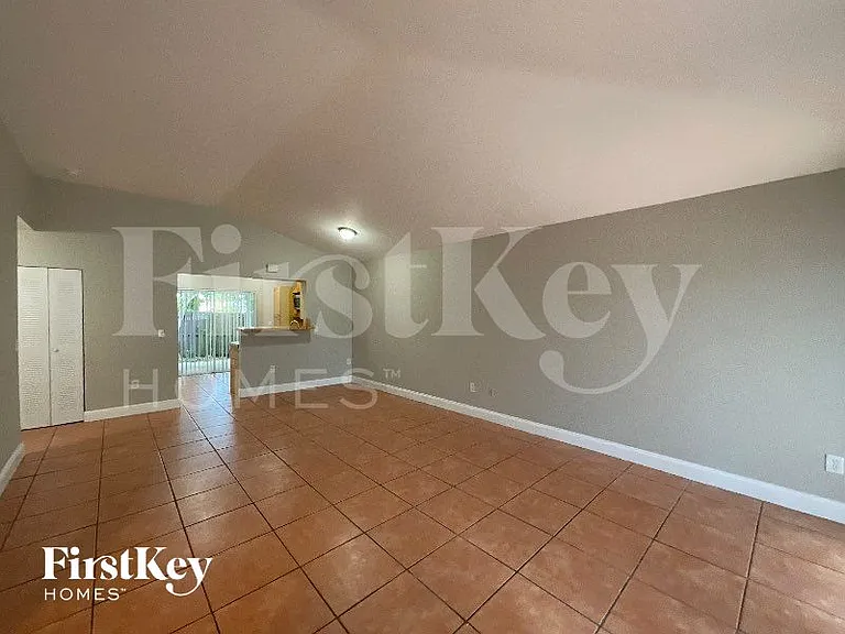 10352 SW 208th Ln — Photo 3