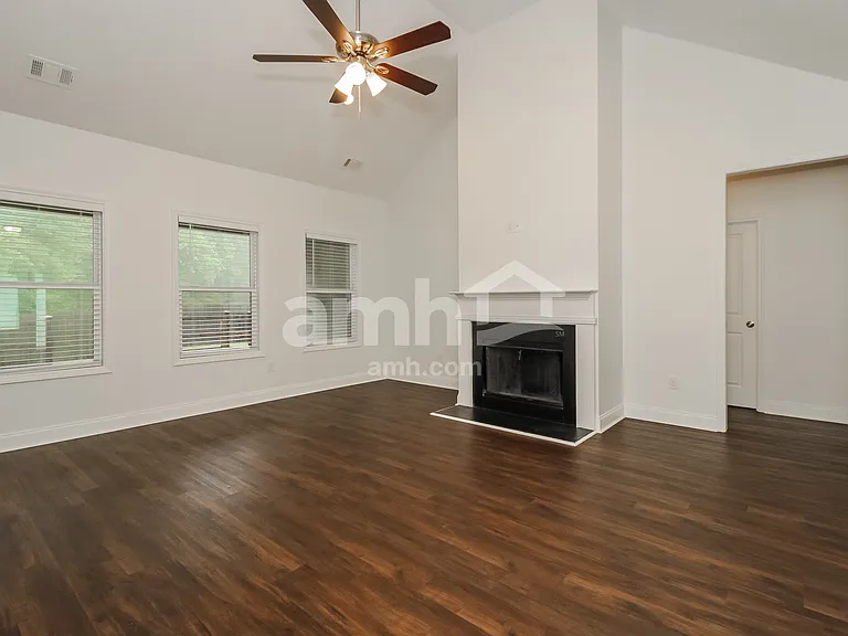 121 Coulter Woods Dr — Photo 4