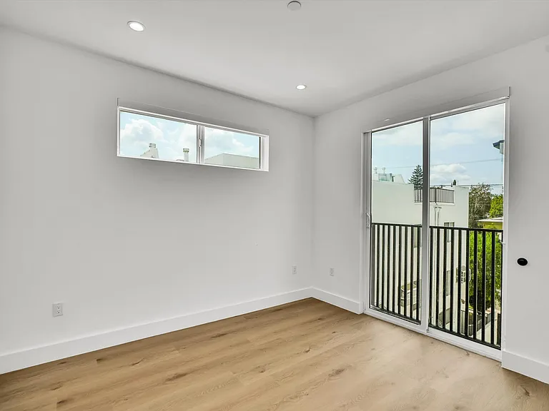 5022 Cahuenga Blvd — Photo 26