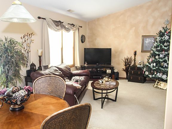 3rd image of 604 Wheatridge Ct