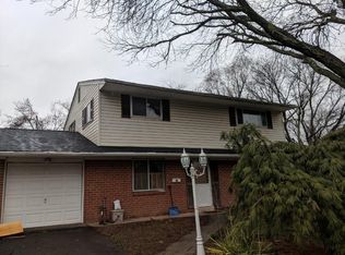 11 Bedford Rd, Kendall Park, NJ 08824