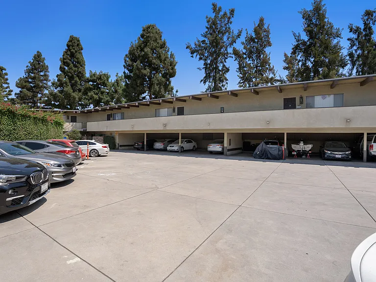 5934 Buffalo Ave #201 — Photo 3
