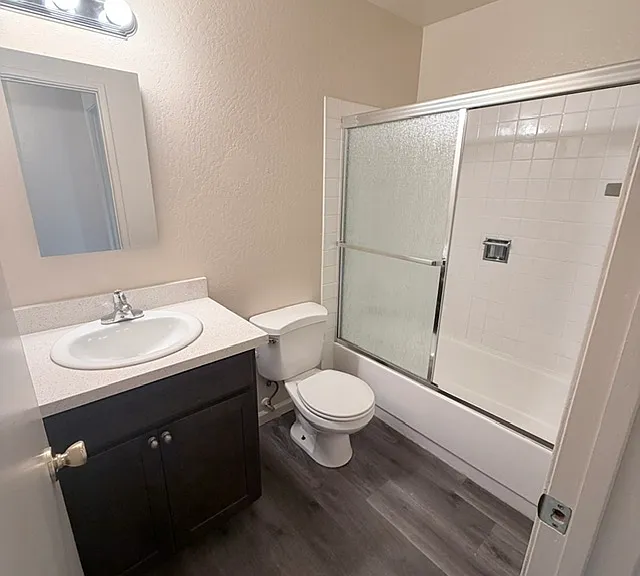 1 bed, 1.0 bath, 550 sqft — Photo 9