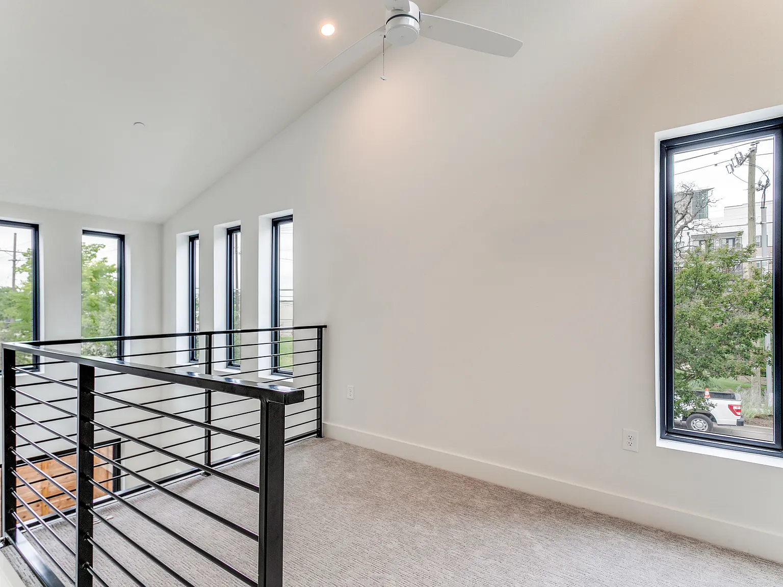 Studio, 600 sqft, $2,200 — Photo 2