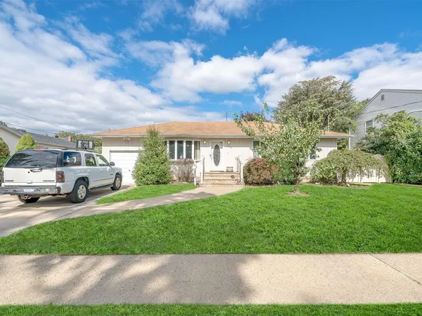 149 N Maple Street, Massapequa, NY 11758