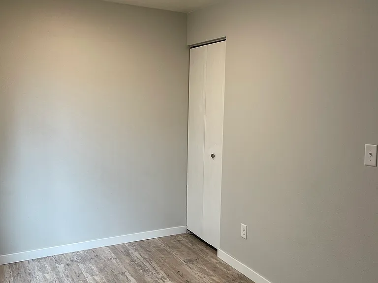 504 S Van Buren St #3 — Photo 7