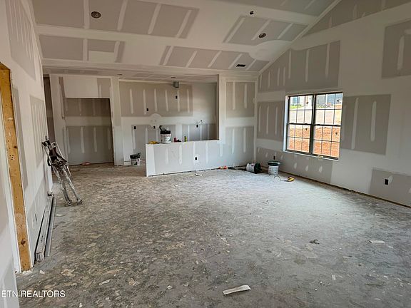 5th image of 326 Rugby Manor Ln