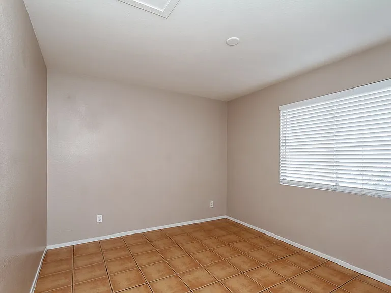 2409 Grand Prize Ave — Photo 11