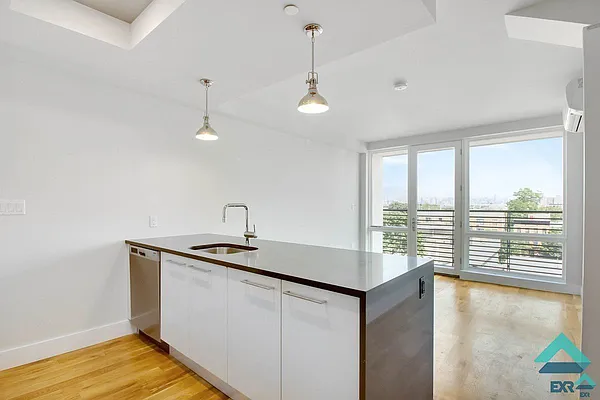 Rented by EXR | media 6