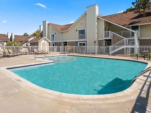 3rd image of 32650 Stephenson Hwy #924
