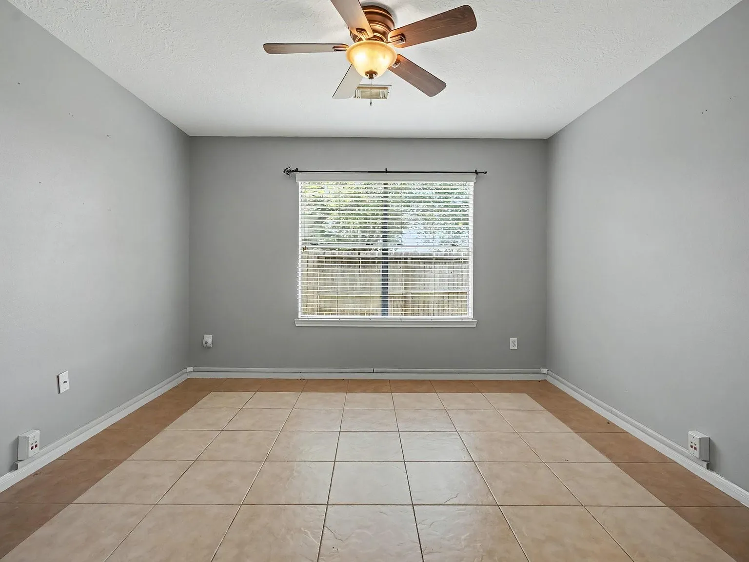 5 bed, 3.5 bath, 3177 sqft, $3,300 — Photo 4