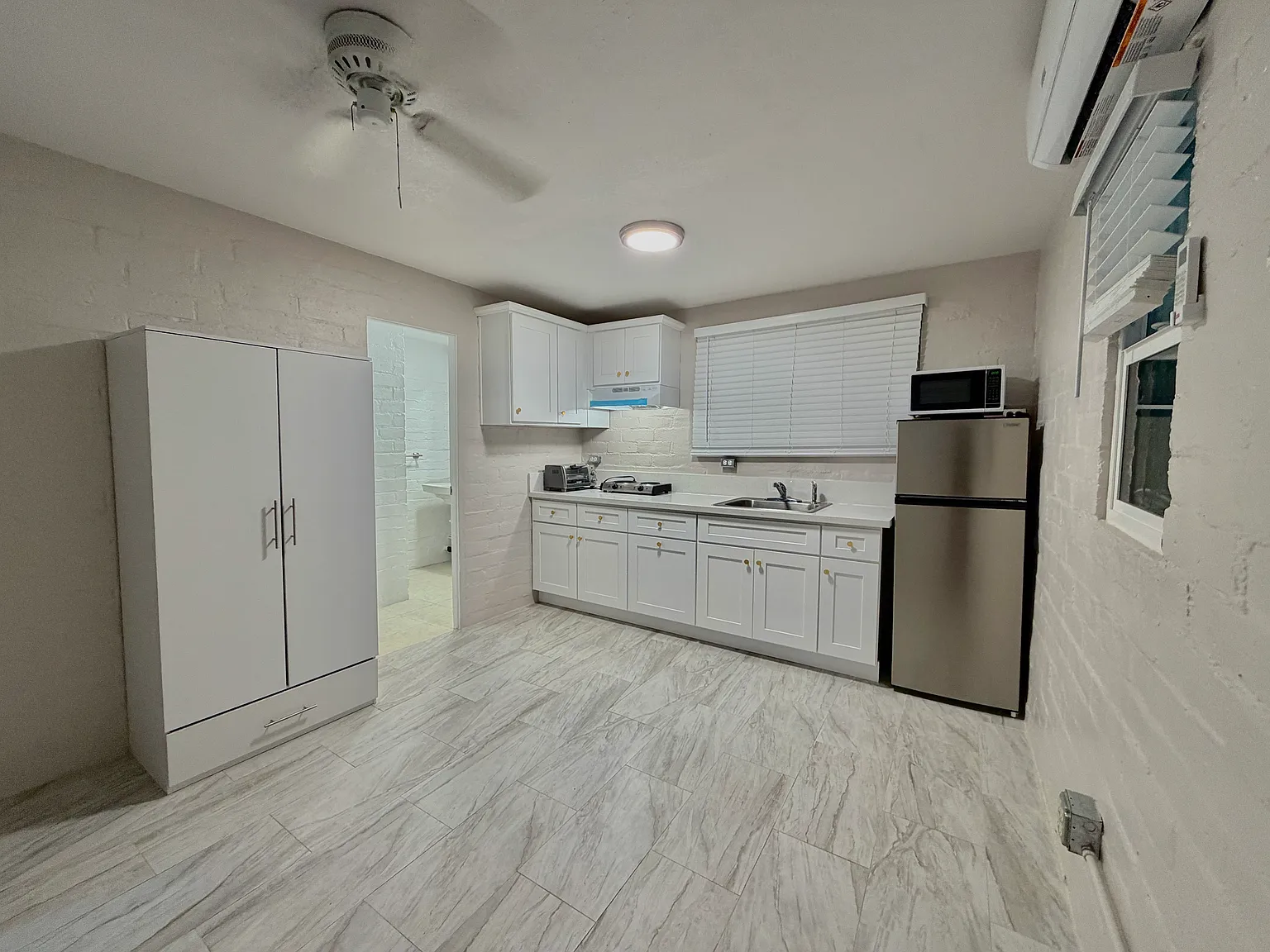 Studio, 180 sqft, $895 — Photo 1