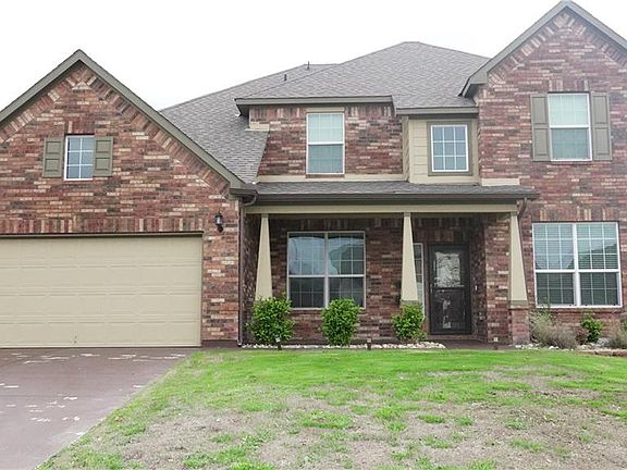 4th image of 838 Olive Ln