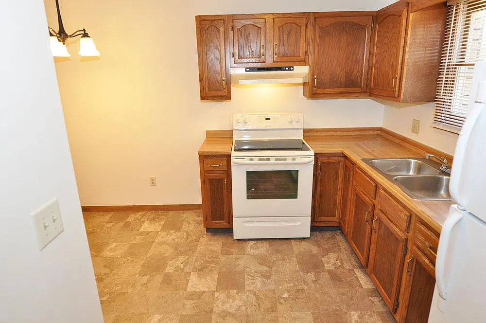 2 bed, 1.5 bath, 936 sqft, $1,100 — Photo 2