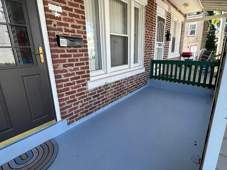 218 E Dorset St — Photo 3