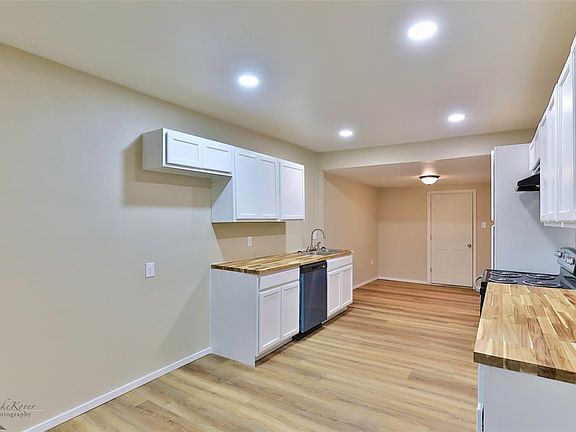 4th image of 1625 Oak St