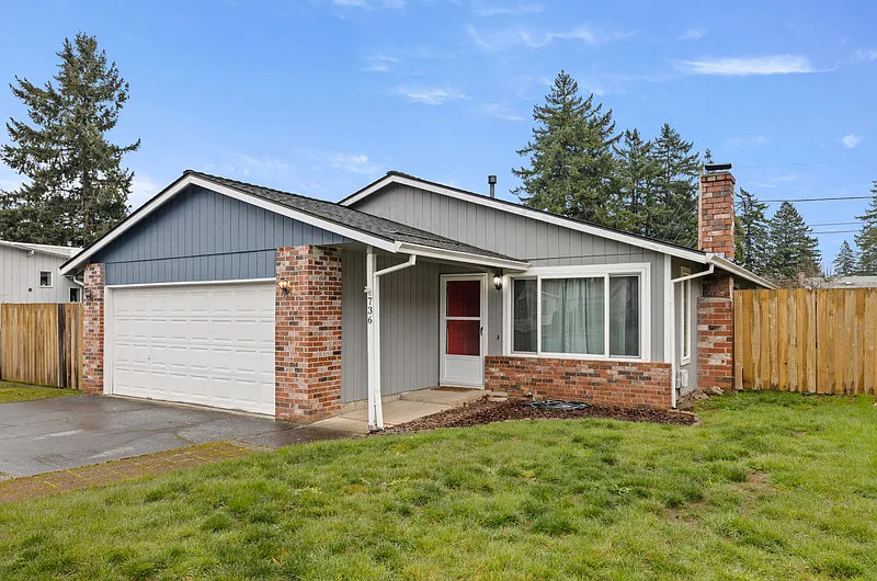 Building Photo - 736 NE 197th Ave
