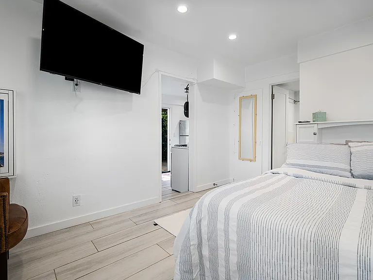 570 Park Ave — Photo 11