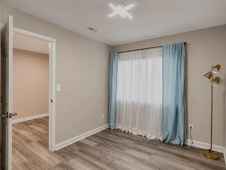 19105 Willow Spring Dr — Photo 25