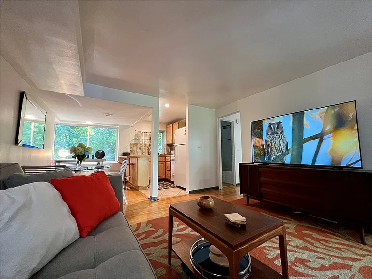 24 Menlo Pl #LOWER — Photo 3