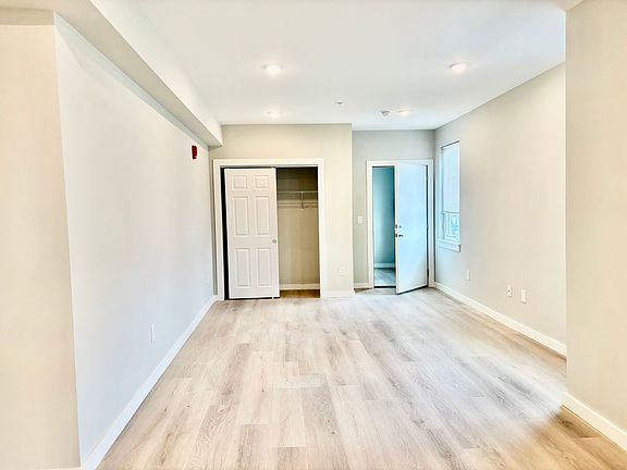3rd image of 5356 Cedar Ave #5