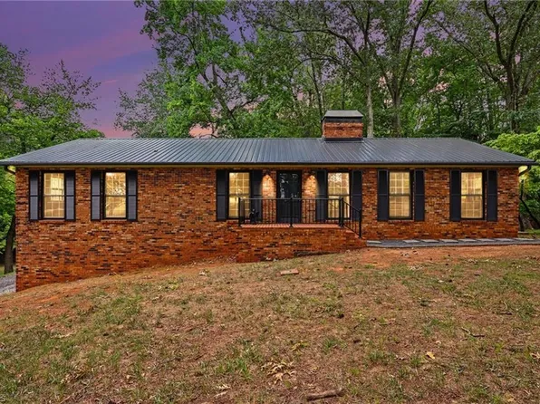 3318 Oak Ridge Rd, Summerfield, NC 27358
