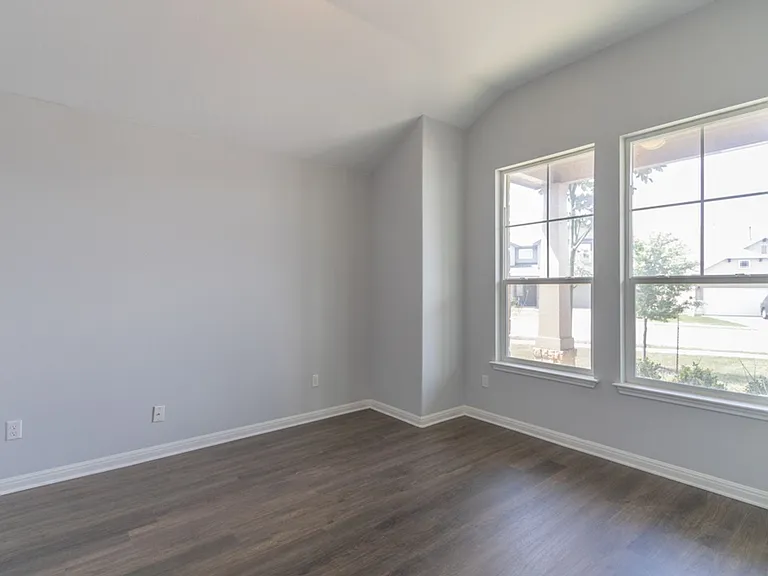 1411 Elbe St — Photo 9