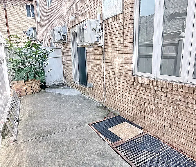 2578 W 16th St #1B — Photo 7