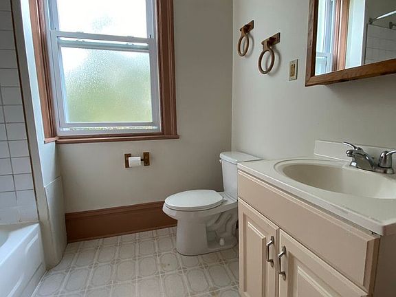 5th image of 305 S Fairmount St #3