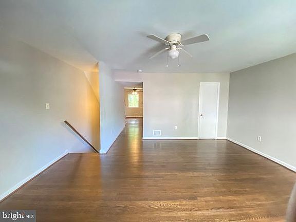 3rd image of 14820 Bryan Ct