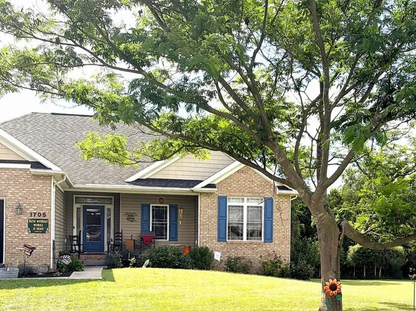 1705 Holly Ave, Grottoes, VA 24441