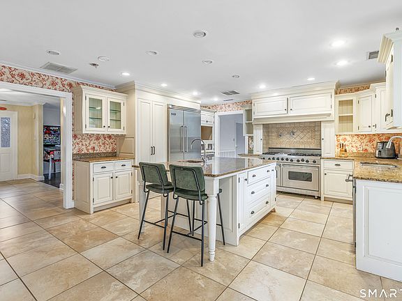 5th image of 10 White Oak Farm Road