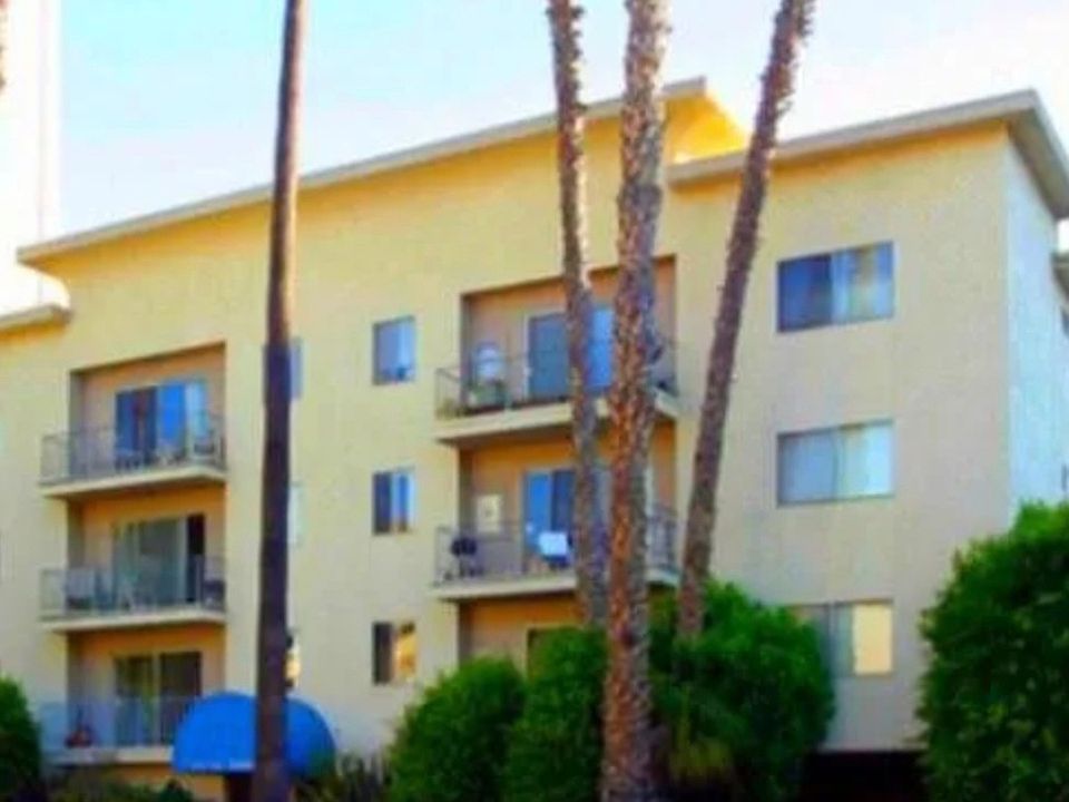 1st image of 144 S Doheny Dr #2427