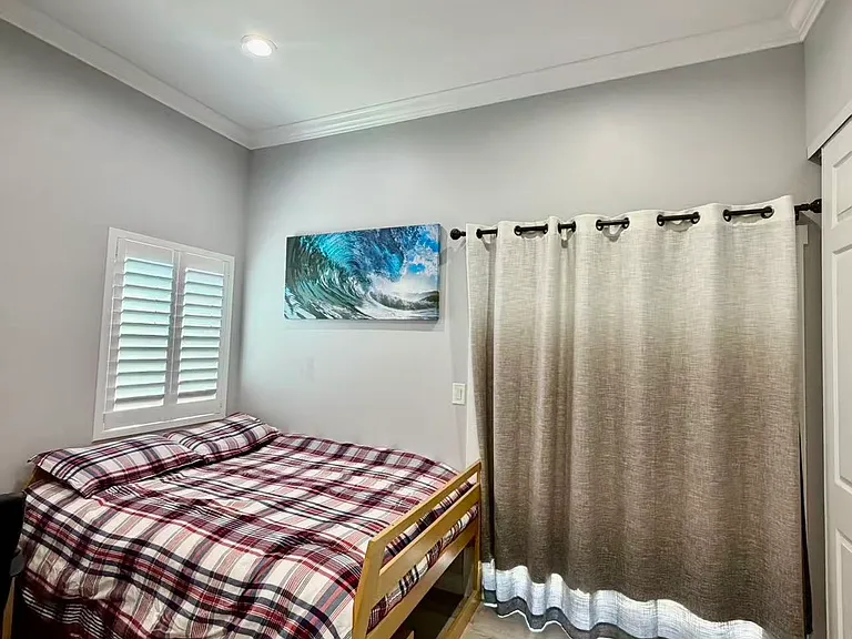 7618 Flanders Dr — Photo 2