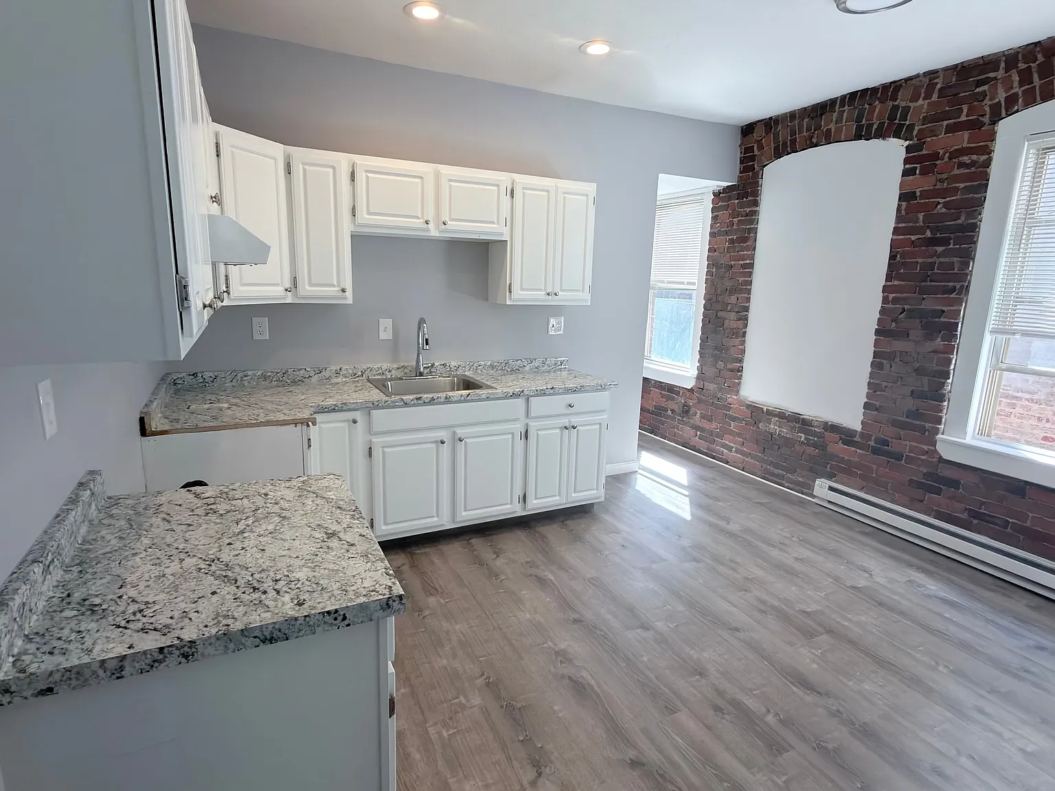 2 bed, 694 sqft, $2,300 — Photo 3