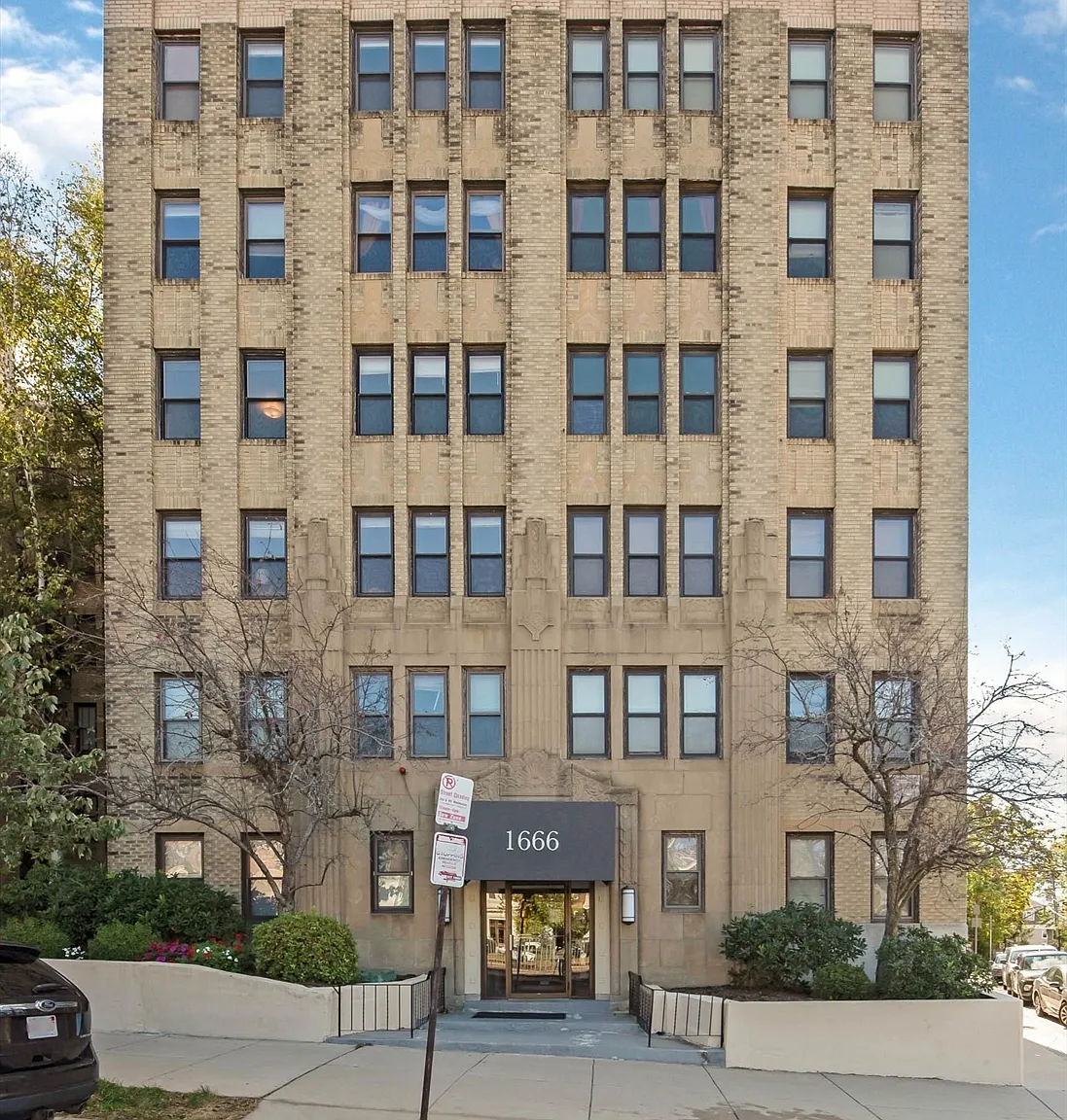 2 bed, 833 sqft, $2,675 — Photo 1