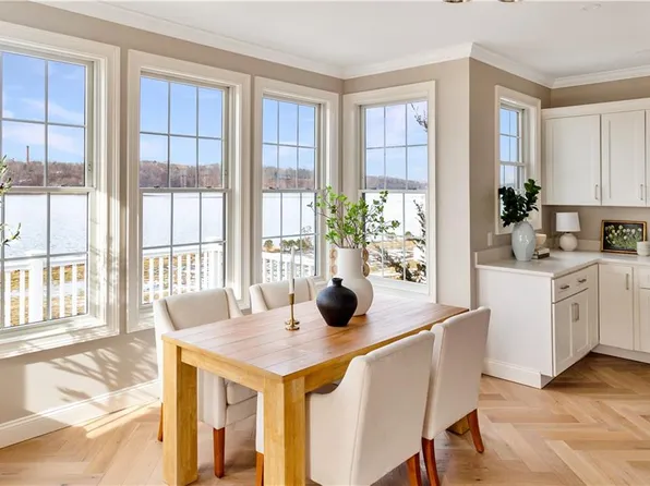 114 E Point Dr E, Rumford, RI 02916