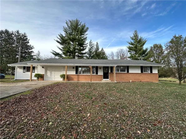 5 Curry Dr, Paris, IL 61944