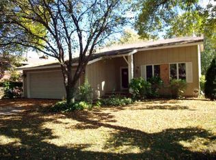 112235 Hutchins Ct, Chaska, MN 55318