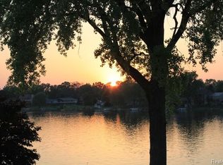 13480 S Horrell Rd, Fenton, MI 48430