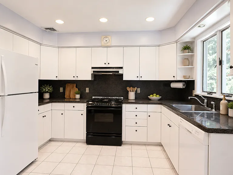 48 Cleveland St #2 — Photo 4