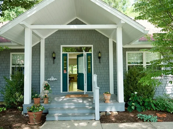 11 Prospect Hill Rd APT 8, Stockbridge, MA 01262