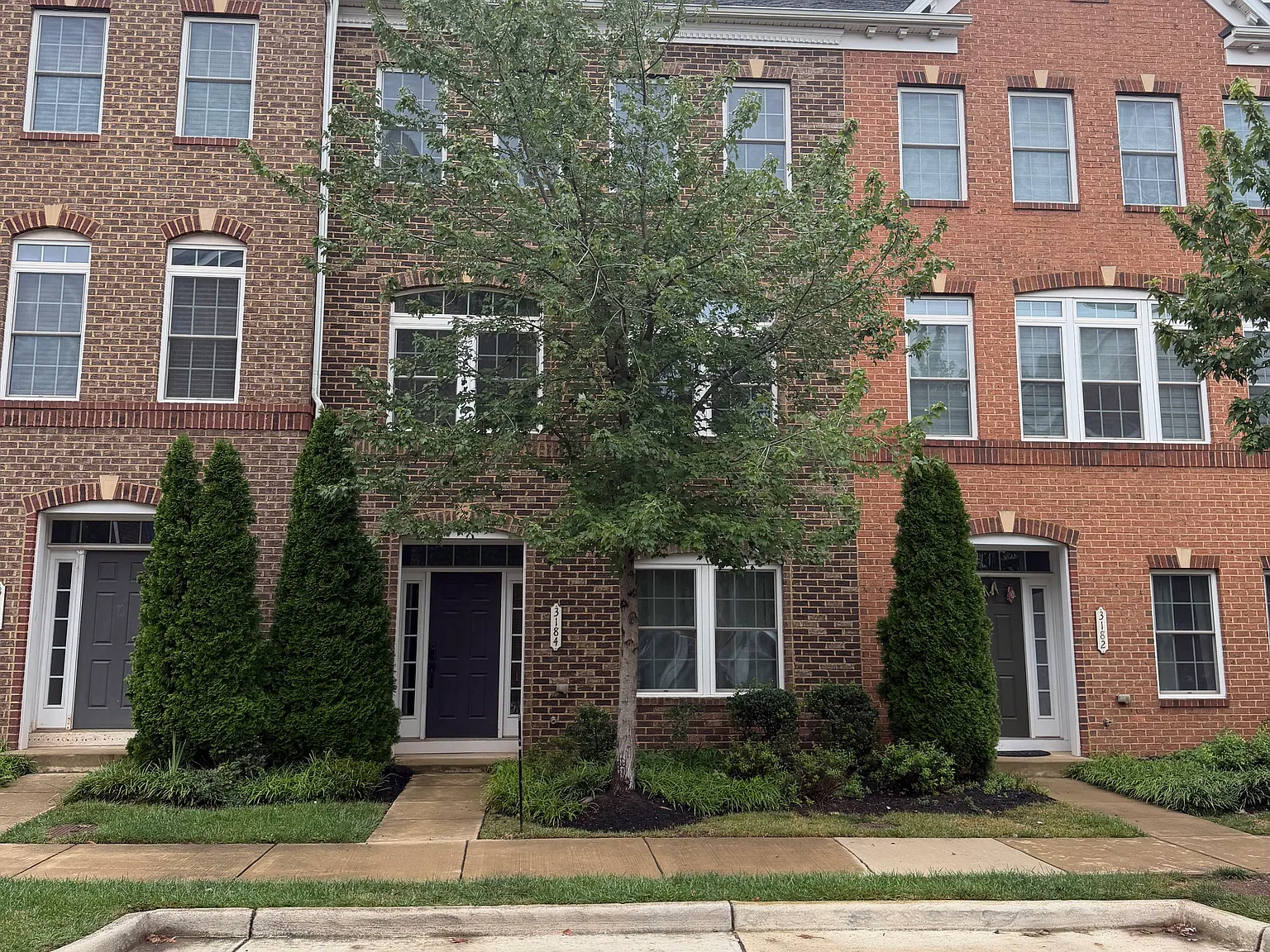 5 bed, 4.5 bath, 2090 sqft, $3,600 — Photo 4