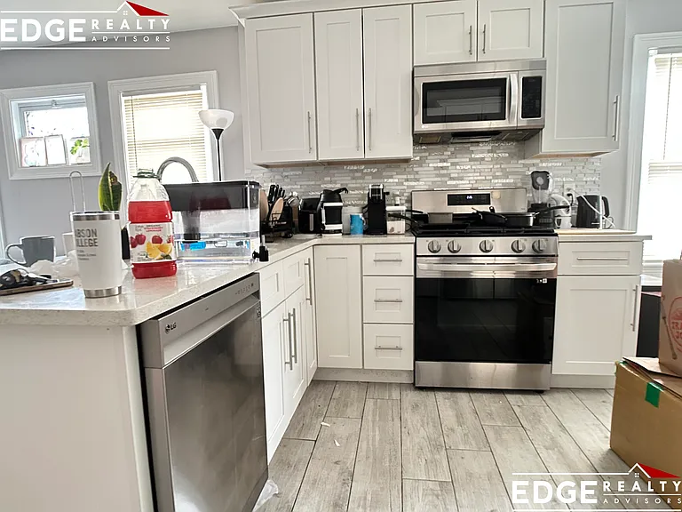7 Elmira St — Photo 1