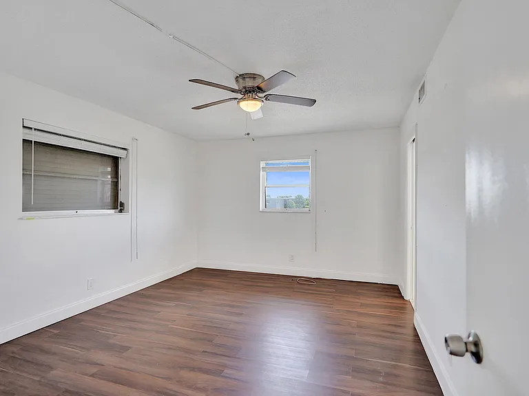 2640 Garden Dr S #301 — Photo 32
