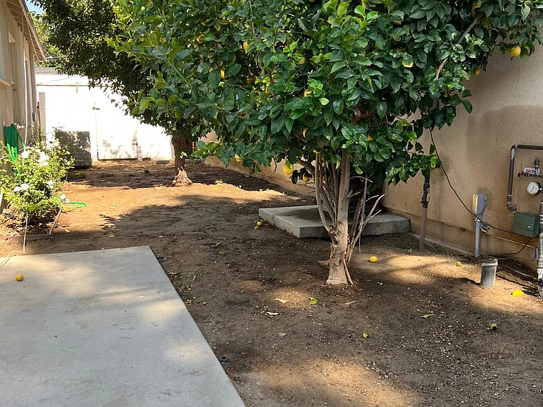 16601 Valerio St — Photo 16